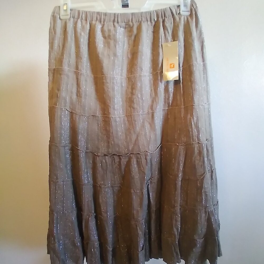 Sz. XL METRO WEAR Tan Skirt w/Silver Tone Accent NWT